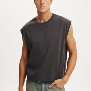 Cropped Fit Muscle